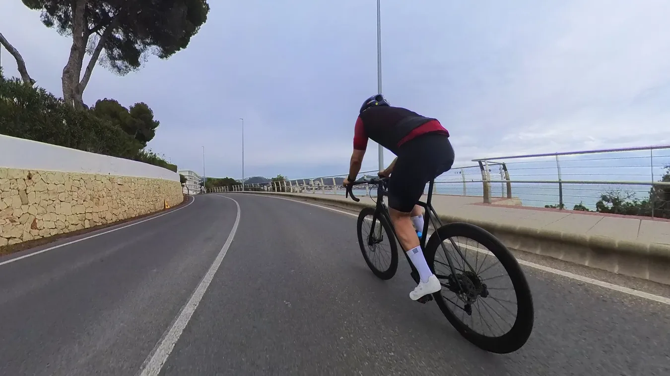 Die Küstenstraße von Calpe Richtung Moraira. Die flachen Kilometer, bevor der Anstieg zum Cumbre del Sol beginnt.