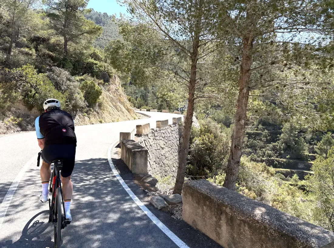 Cycling Port de Tudons, Costa Blanca — Category 1 climb on the Finestrat to Guadalest epic route