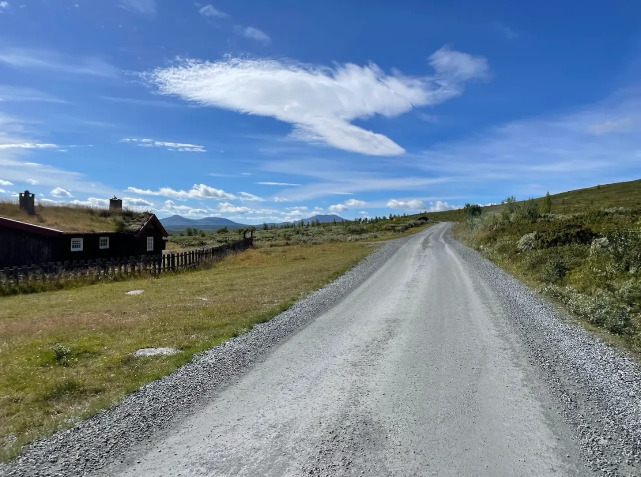 Cycling Jotunheimvegen, Norway — climbing the 45km gravel road through Jotunheimen above Vinstra