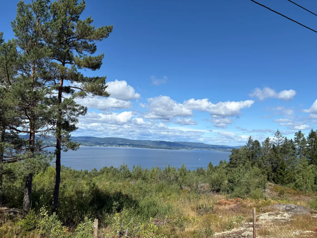 Vista del Oslofjord desde el lado oeste de Nesodden, al sur de Oslo
