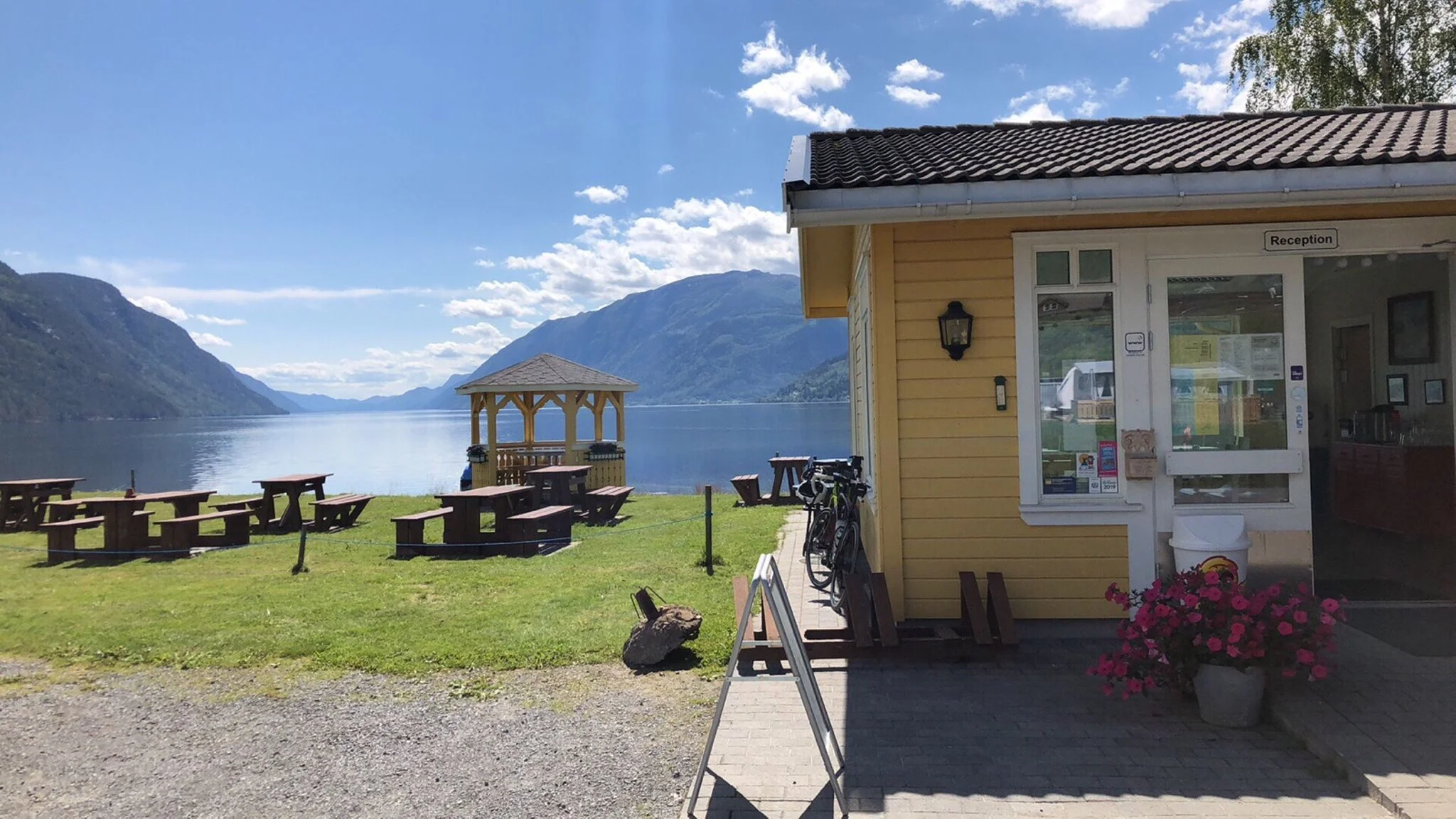 Bajada hacia el Tinnsjøen antes del final en Zombie Hill — Telemark