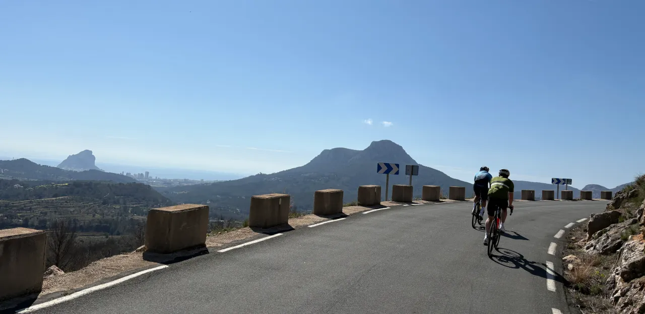 Cyclist on the Coll de Rates climb above the Jalón valley on the Costa Blanca 5-day intermediate trip